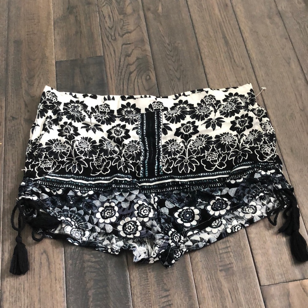 Patterned tassel tie Kendall & Kylie shorts